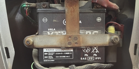 バッテリー充電 / 交換