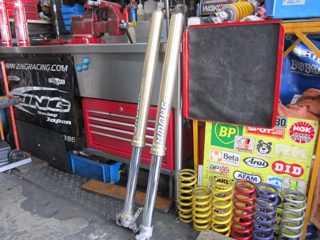 フロントフォーク オーバーホールの流れ / 組み立て・仕上げ